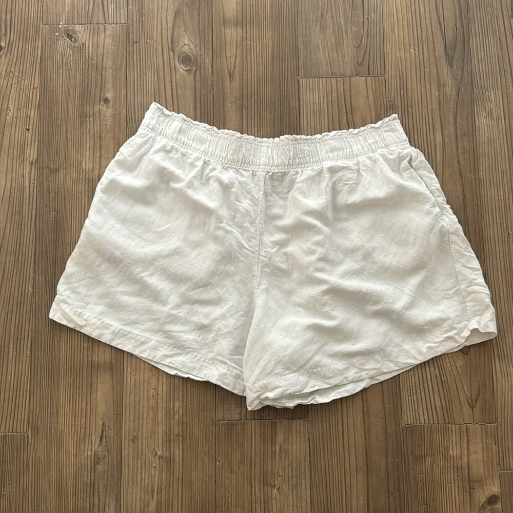 H&M white elastic waist ruffle short
